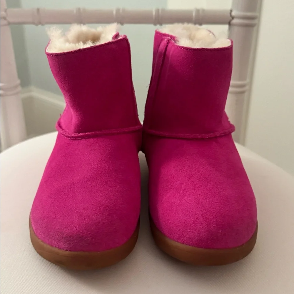 NEW UGG Kids Boots in Pink with Cream Lining - Picture 2 of 7